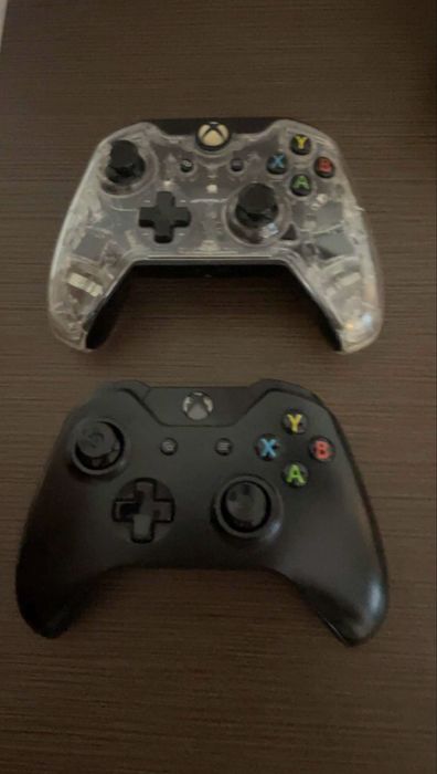 Vand xbox one s cu doua manete