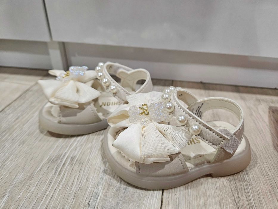 Сандали за момиче 19 номер