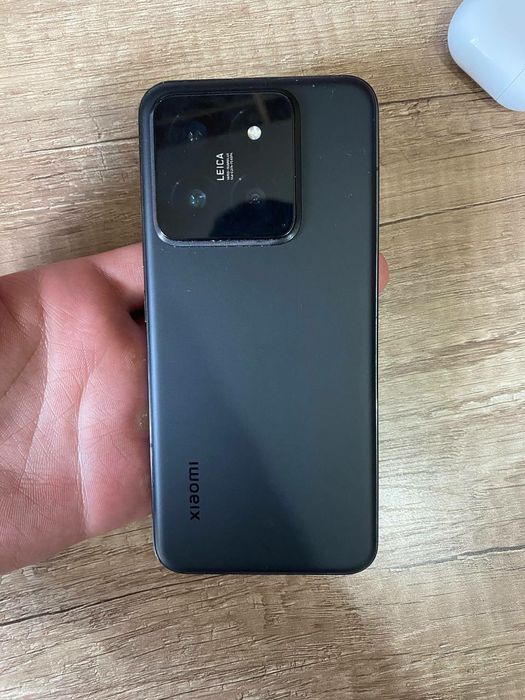 Продаю Xiaomi 14 идеальное состояние.