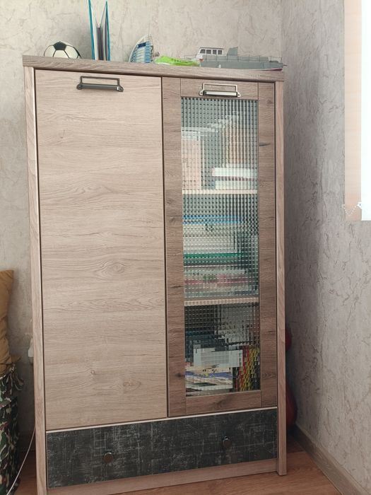 Продам шкаф с столом