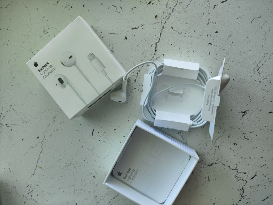 Earpods lightning connector