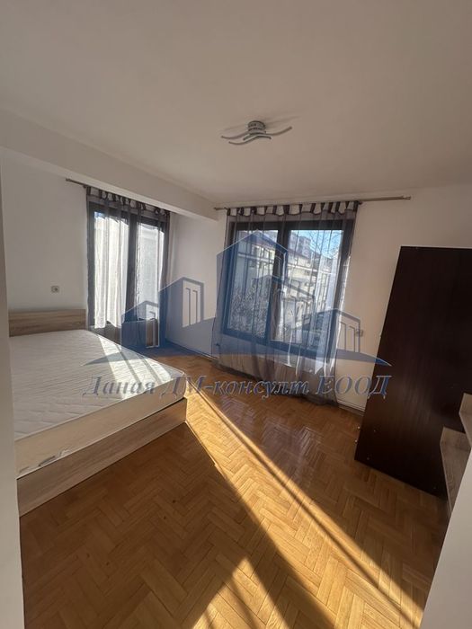 Дава се под наем Тристаен апартамент в Шумен, Военно училище - 103 кв.м за 382.5 € - Снимка #1