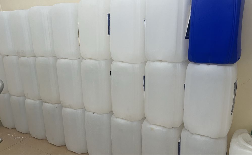Продам пластиковые конистры 30 л