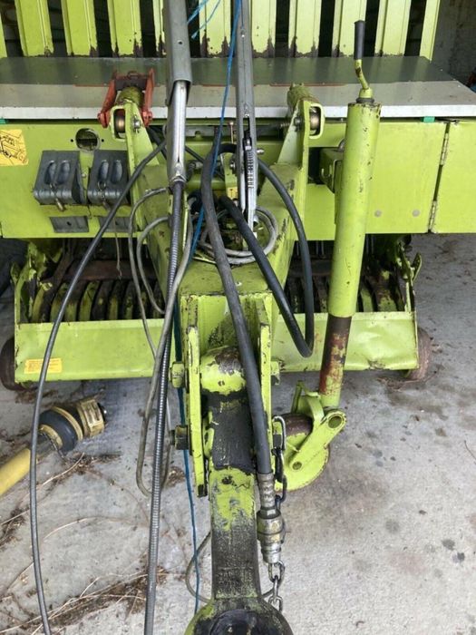 Самотоварещо ремарке за сено