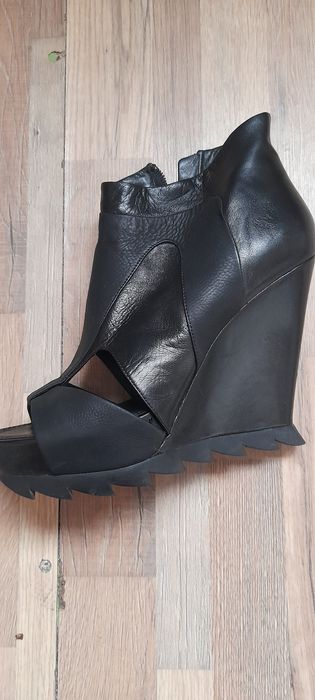 Продам босоножки