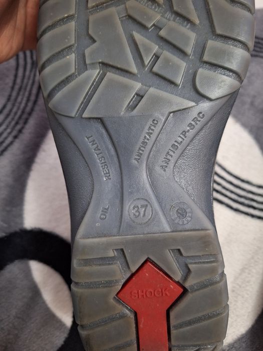 Pantofi cu bot de fier 37