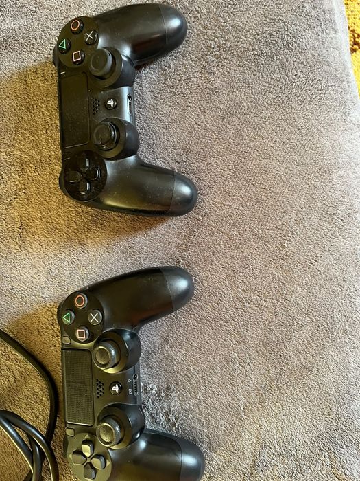 PS 4 ca nou cu doua controlere