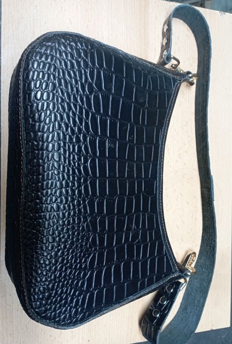 Таза тері түсі қара