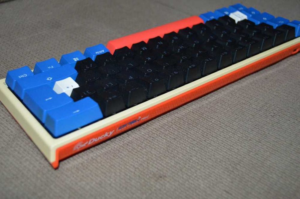 Tastatură Mecanică Gaming Ducky One 2 Mini (Format 60%, Switch-uri Cherry MX Blue, RGB, Cablu USB-C)