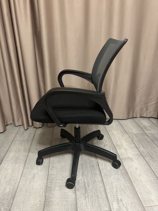 Офисное кресло