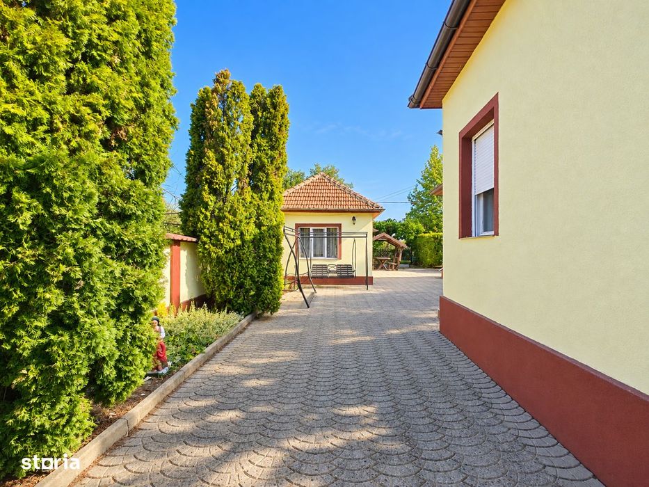 Casă cu 3 camere de vânzare în Mândruloc –teren 1.500 mp