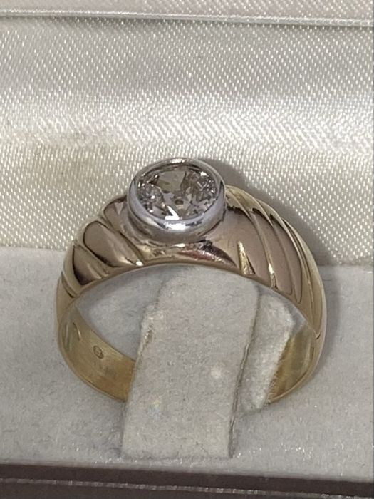 Inel aur cu diamant 0.66ct