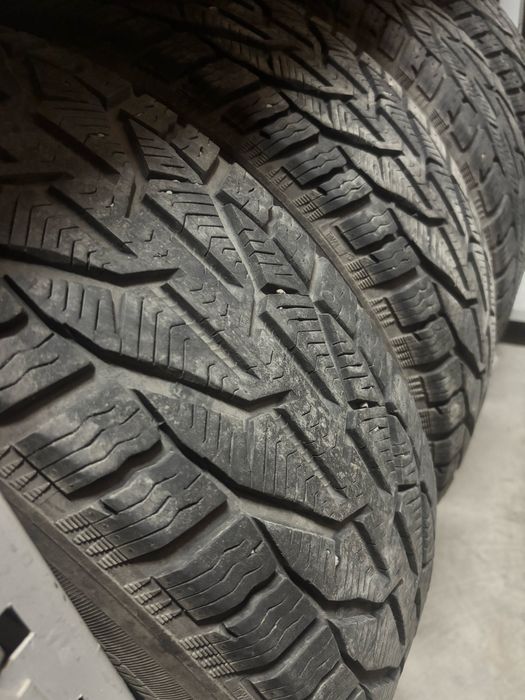 Продам шины 215/65 R17