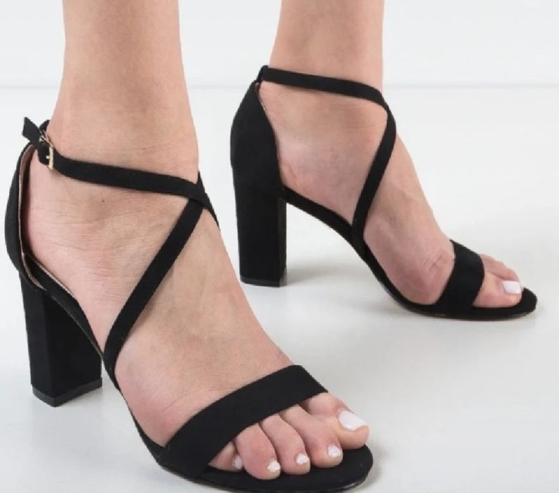 Sandale cu toc gros piele intoarsă