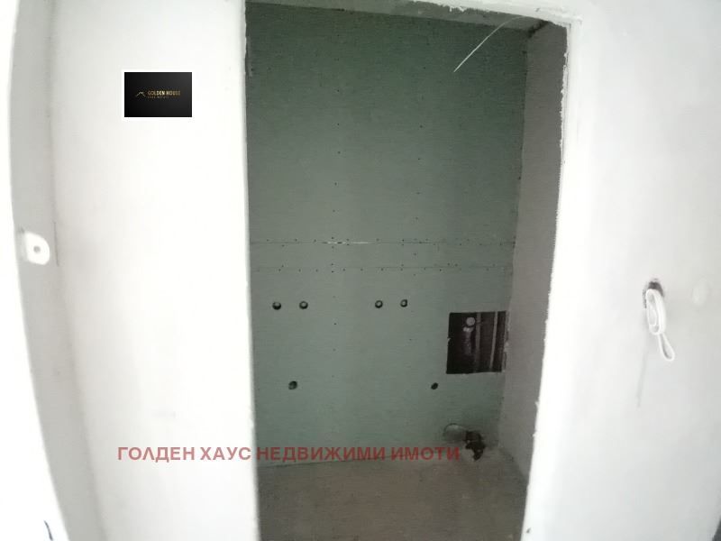 Продава се Двустаен апартамент в Перник, Изток - 62 кв.м за 806 €/кв.м - Снимка #7