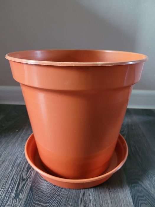 Продам горшки коричневые большие