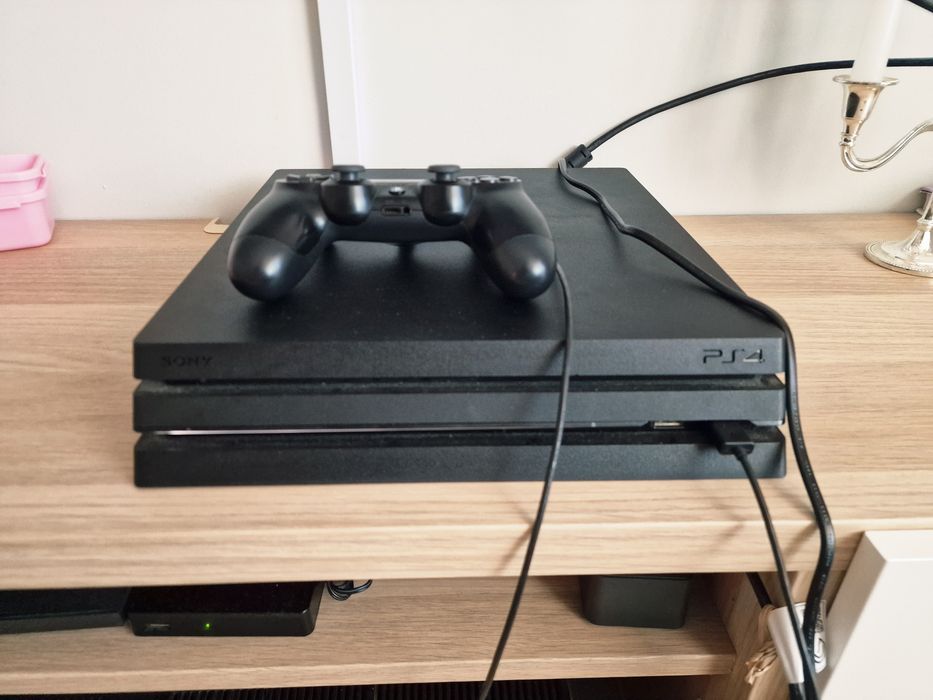 Sony Playstation 4 pro + 7 игри