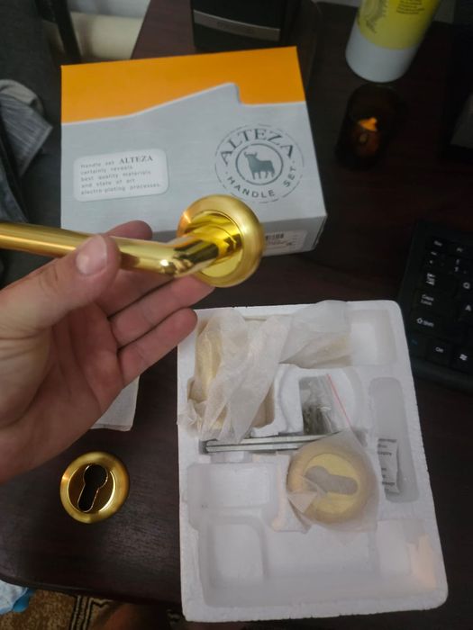 Ручка на дверь продам