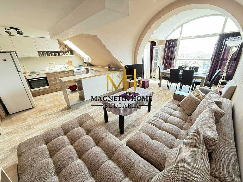 Фантастичен тристаен апартамент с градска панорама до площад Тройката
