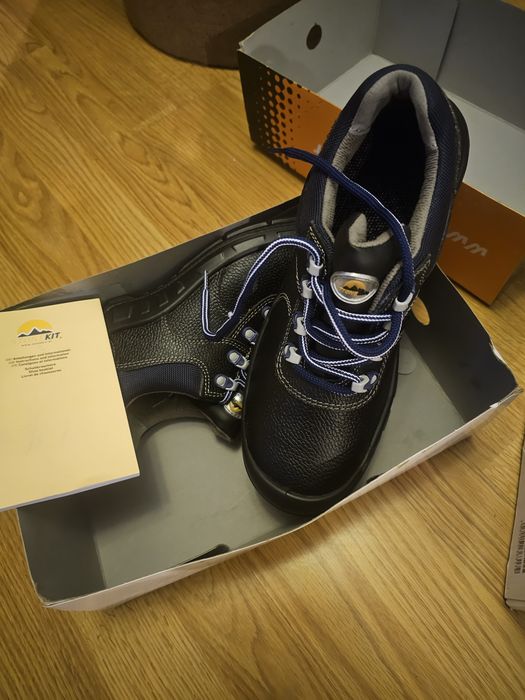 Pantofi de protectie cu bombeu metalic, piele, negru
