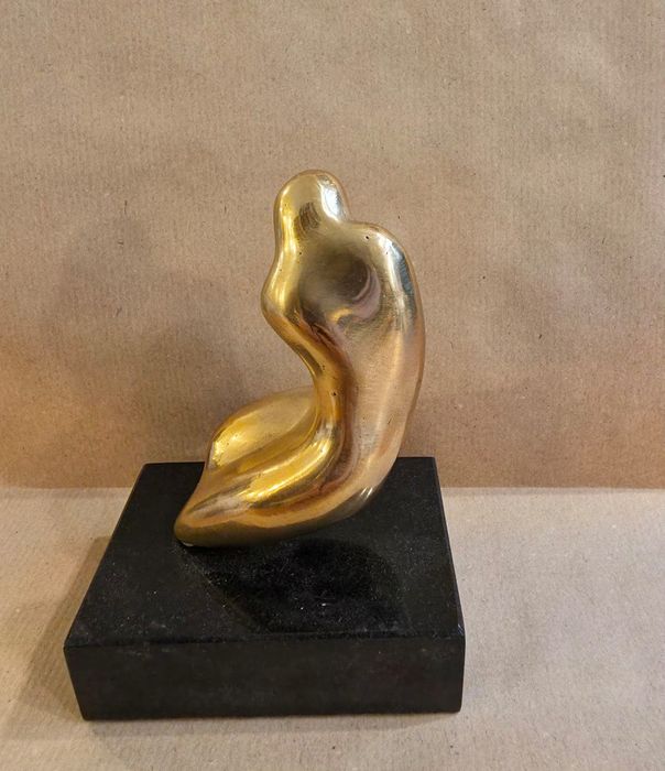 Bronz . M. Guguianu statuie . Sculptura