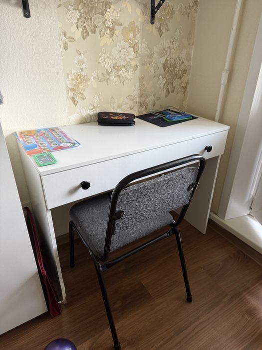 Продам стол шкаф камод