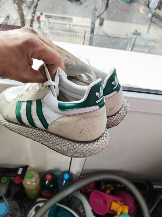 Vând adidași Nr 42