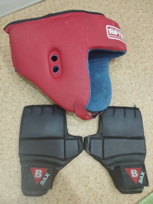 Боксёрскии шлем и перчатки
