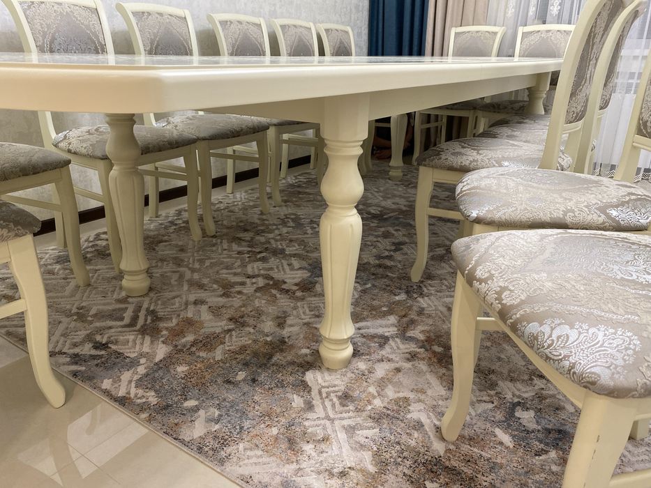 Продается стол со стулями