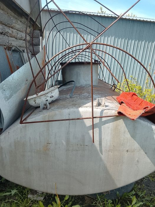 Продам металлическую цистерну/ бочку