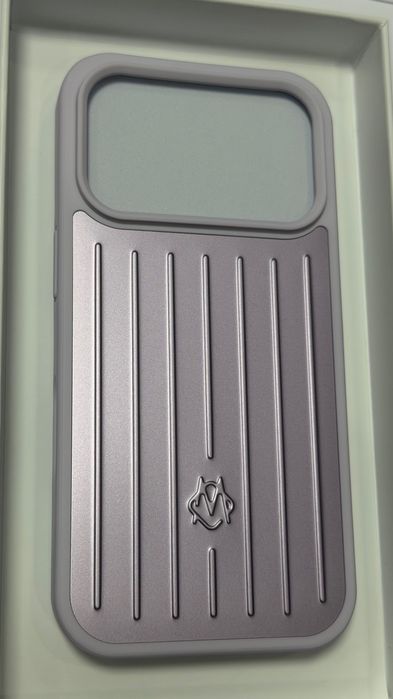 RIMOWA Aluminium Case за iPhone 18 Pro, 17 Pro, 17 Pro Max