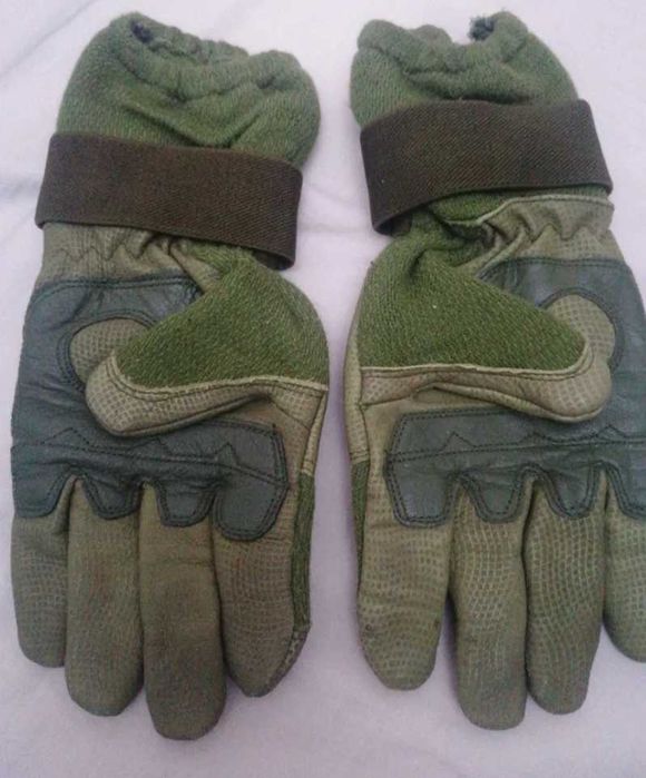 Mănuși tactice militare