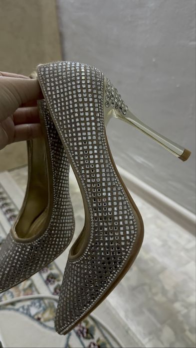 Киімдер сатылады бағасы жекеге