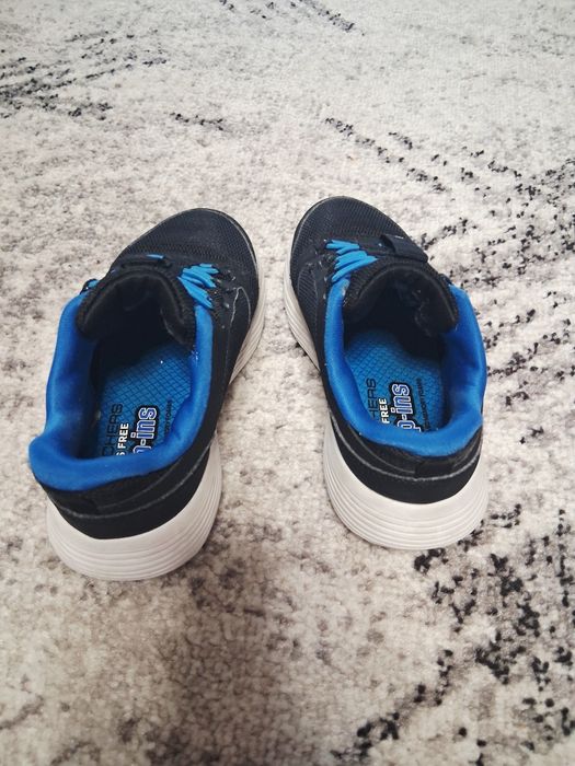 Adidasi skechers baietel marimea 28