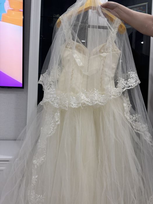 Продам итальянское свадебное платье одевала  1 раз