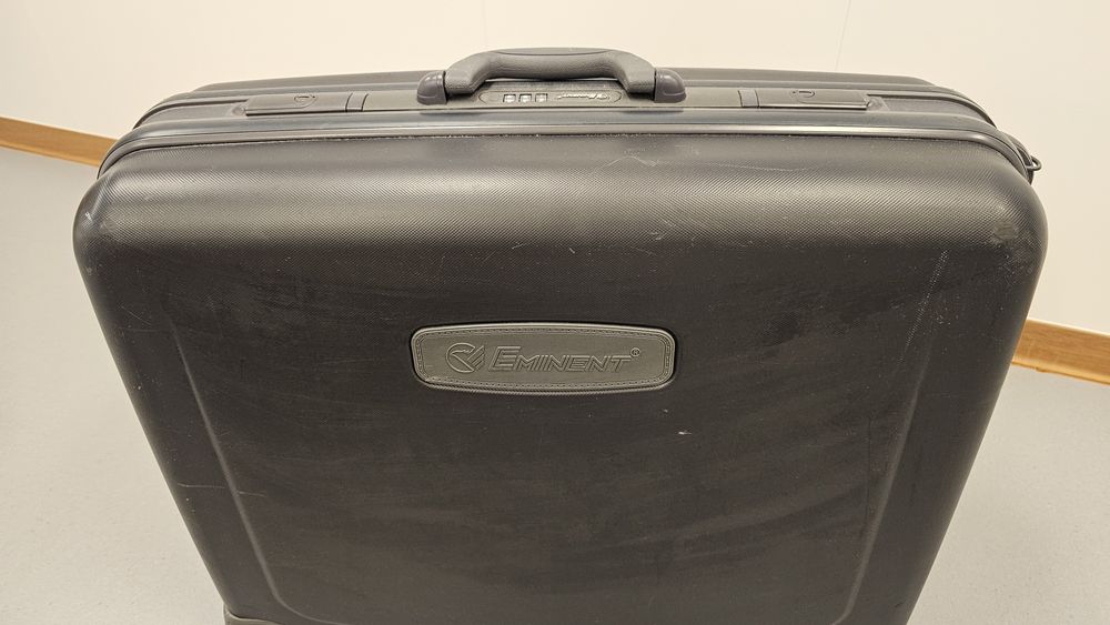 Здрав голям куфар с колелца