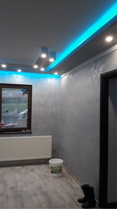 Amenajari interioare si exterioare , case la rosu