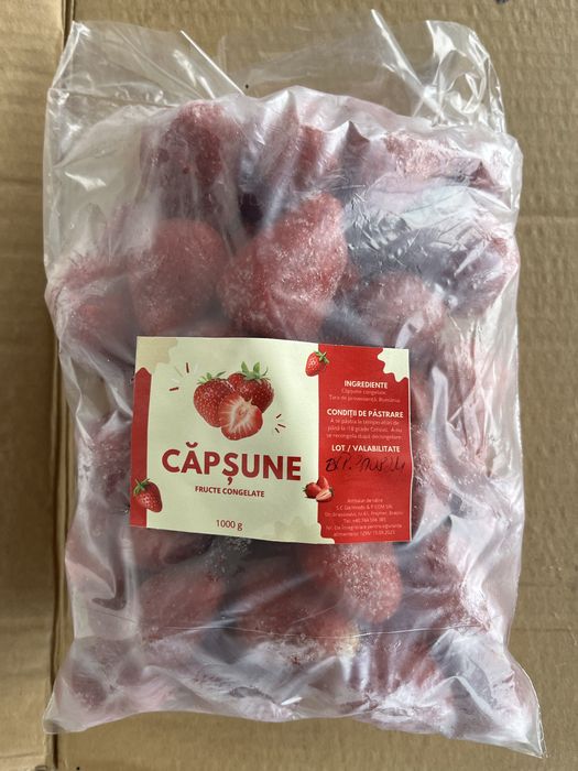 Vand mure de padure, afine rosii ( merisoare ) zmeura, capsuni,coacaze