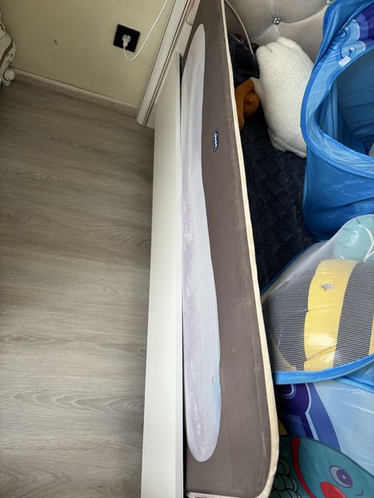 Продается барьер для кровати от Chicco