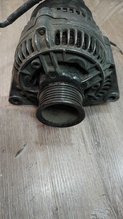 Генератор на Мерседес 102 мотор