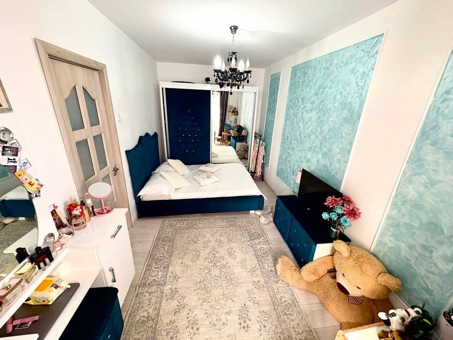 Se oferă spre vânzare un apartament de 2 camere semidecomandat, cu o suprafață utilă de 41,40 mp, plus balcon de 3,01 mp, situat in zona de vest.