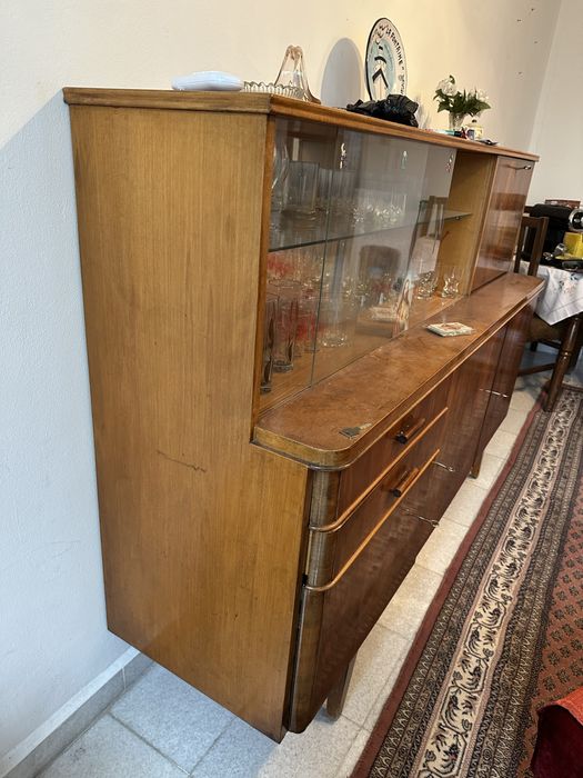 Дървен ретро бюфет