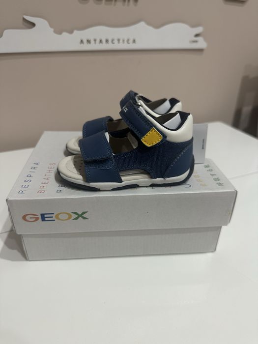 Продам детские сандалии GEOX