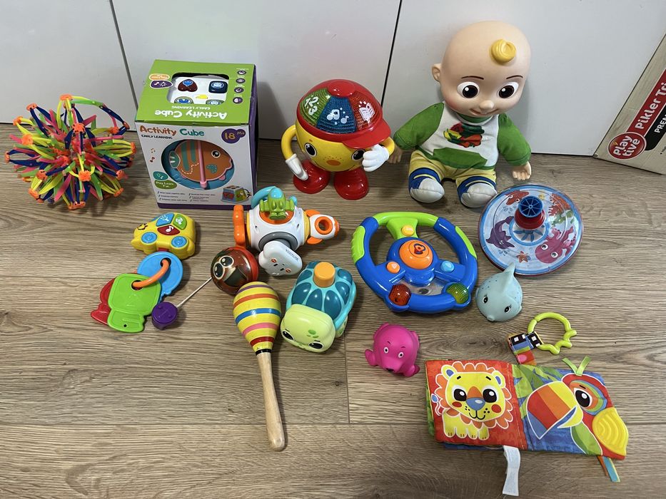 Играчки камиони писти книжки