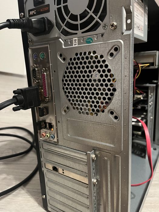 Vand pc vechi + monitor
