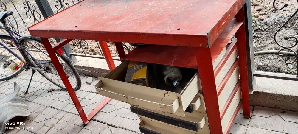 Железный шкаф стол