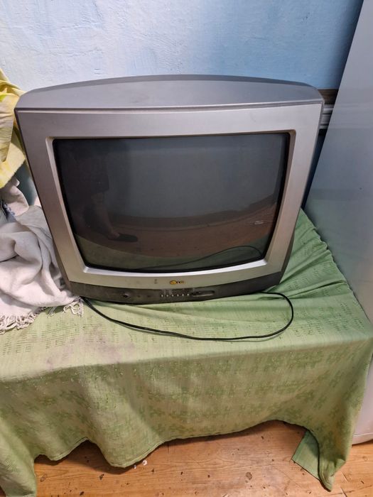 Телевизор 3000 б/у