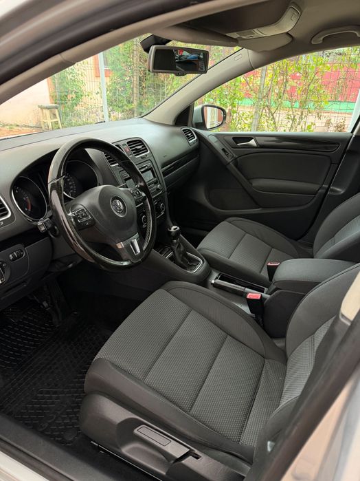 Golf 6 - R-line - 1.6 tdi - 105 CP - 2013 - Pilot automat - Clima - Comenzi pe volan/vocale - Incalzire in scaune