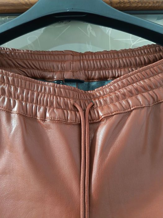 Pantaloni imitație de piele mărimea 40