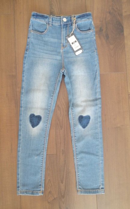 Детски нови дънки в размер 128/134